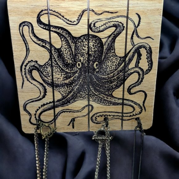 Vintage Octopus Illustration Printed Wooden Square Necklace Key Holder Gothic - Picture 4 of 10